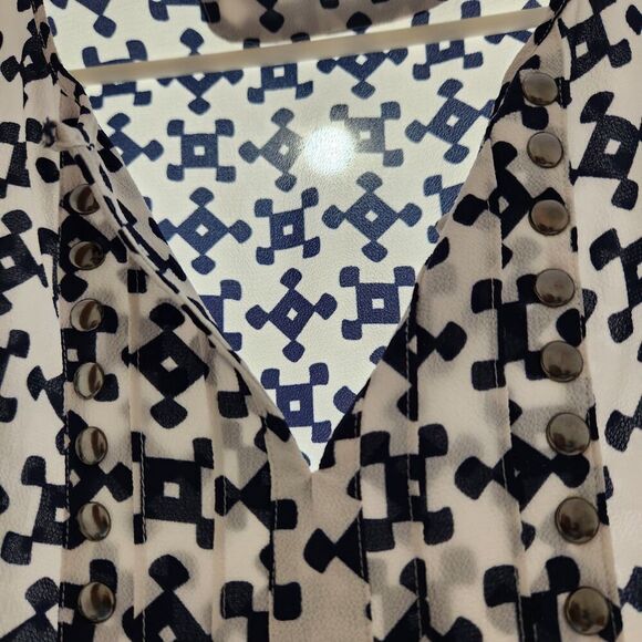 41 Hawthor White/ Blue Geometric Sheer Top Size Medium Metallic Buttons Details - Picture 6 of 12